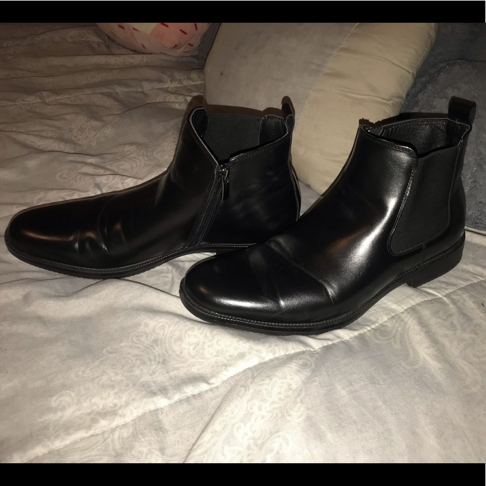 Black Van Heusen Boots, Size 8 in men